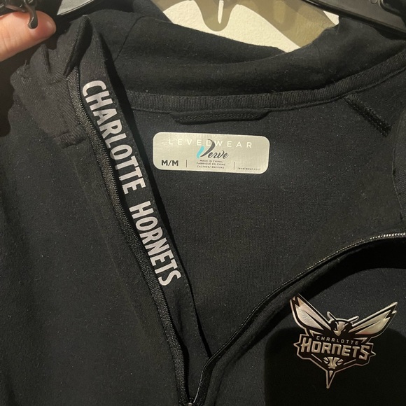 Charlotte Hornets Levelwear Verve Black and Silver Hoodie Womens Medium - Picture 2 of 3